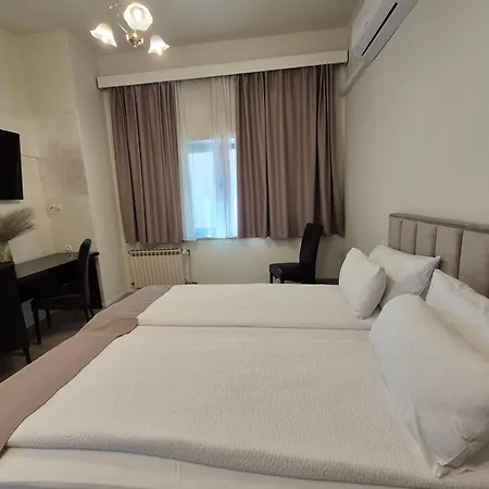 Hotel Mb 3*
