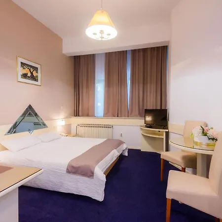 Hotel Mb 3*